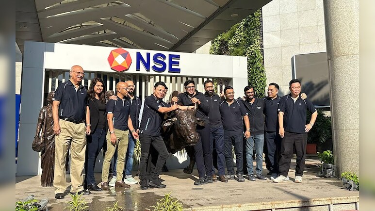 Share Market: तेजी के साथ खुला बाजार, फीकी लिस्टिंग के बाद गिरे लेंसकार्ट के शेयर, Studds पर ये है अपडेट   