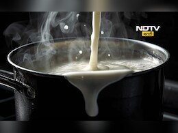 Boiling Milk Tips: दूध गरम करण्याची योग्य पद्धत कोणती? ही 1 ट्रिक वापरा एक थेंबही गॅसवर सांडणार नाही