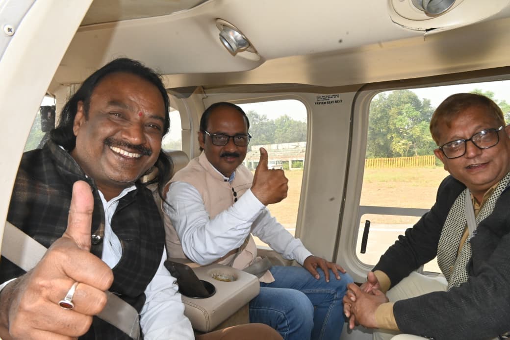 PM Shri Paryatan Helicopter Sewa: पीएम श्री हेली सेवा की शुरुआत एनडीटीवी की टीम ने भरी पहली उड़ान PM Shri Paryatan Helicopter Sewa: पीएम श्री हेली सेवा की शुरुआत एनडीटीवी की टीम ने भरी पहली उड़ान