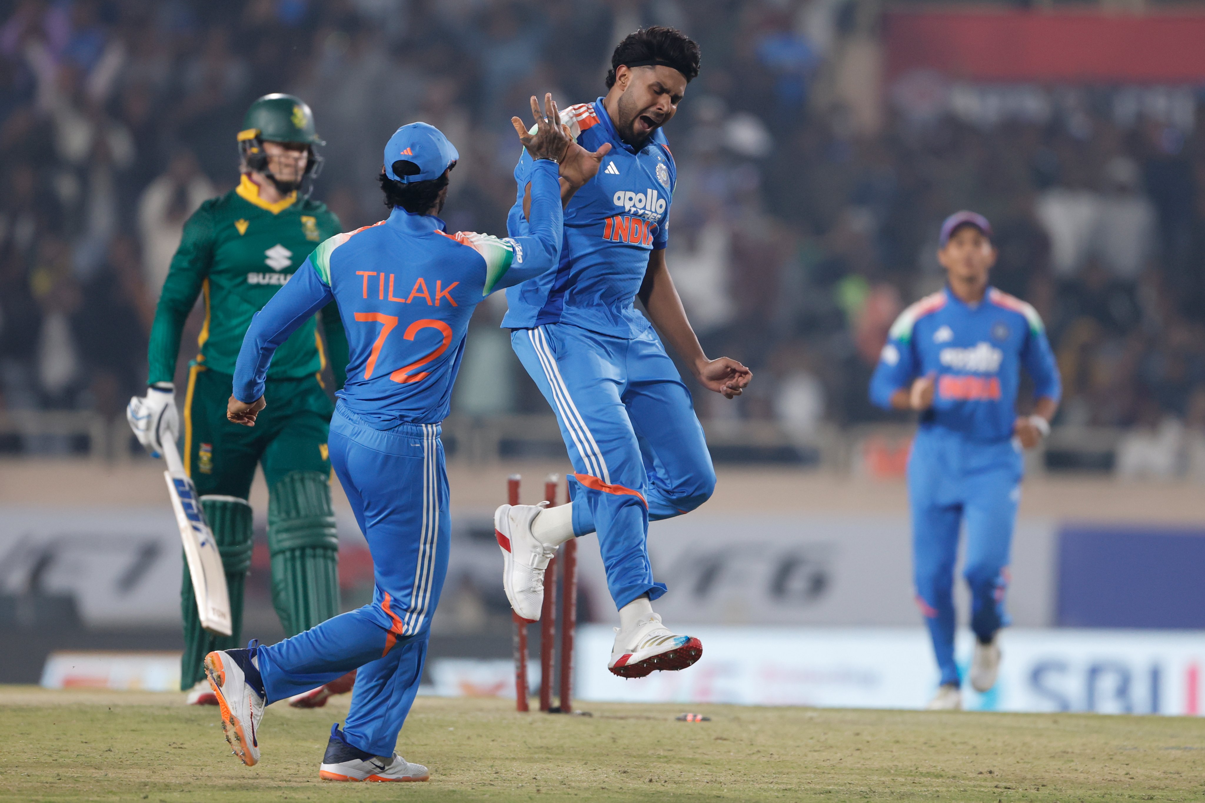 IND vs SA 1st ODI LIVE Score: हर्षित और अर्शदीप के सामने साउथ अफ्रीका के टॉप-3 बल्लेबाजों ने घुटने टेके,  भारत की पकड़ मजबूत