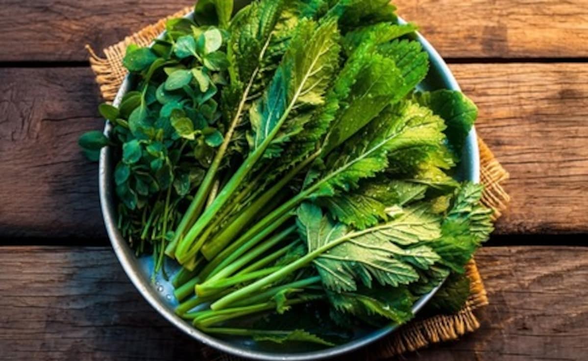 पालक, बथुआ, मेथी का साग खाने से कौन सी बीमारी ठीक होती है? जानें वैज्ञानिक और आयुर्वेदिक लाभ