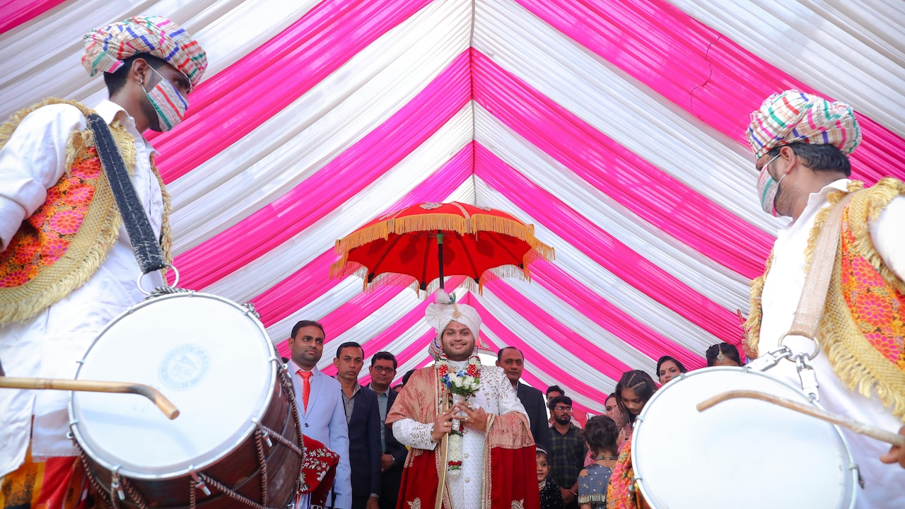 Ethnic wear can be stylish without being heavy.