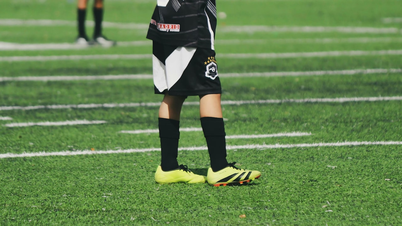 Tips To Choose Kids Sports Shoes For PE: Ensure Soft Lining And Breathable, Blister-Free Cushioning.