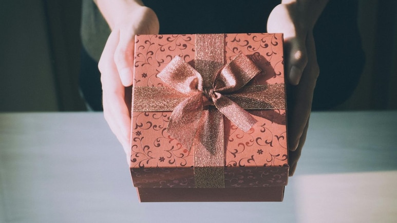 Wedding Anniversary Gift Ideas: परेशानी होगी खत्‍म, गिफ्ट ऑप्‍शन की ये वैरायटी आएगी आपको पसंद