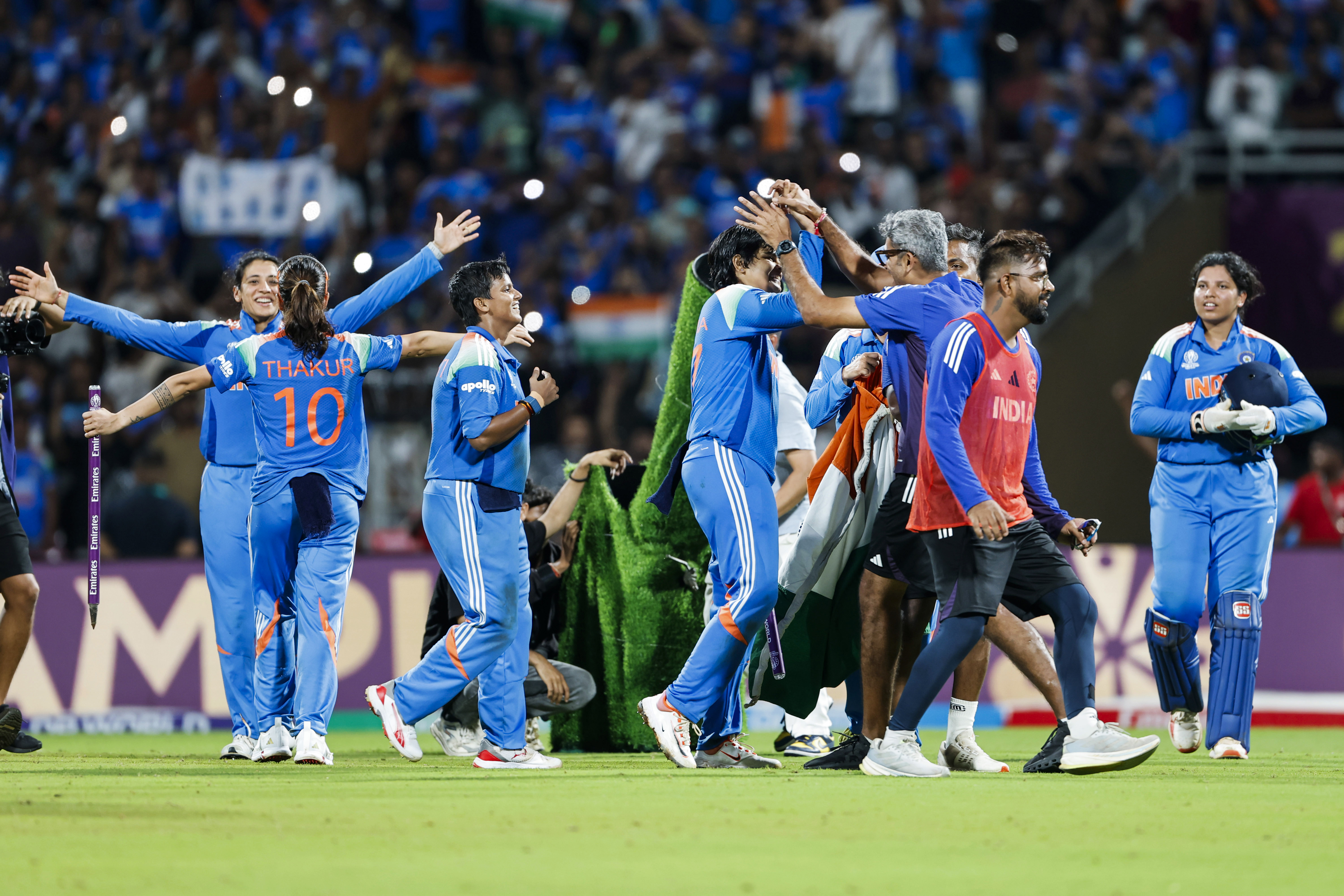 गूगल के CEO सुंदर पिचाई से लेकर सचिन तेंदुलकर तक... इन हस्तियों ने दी महिला विश्व विजेता भारतीय टीम को बधाई