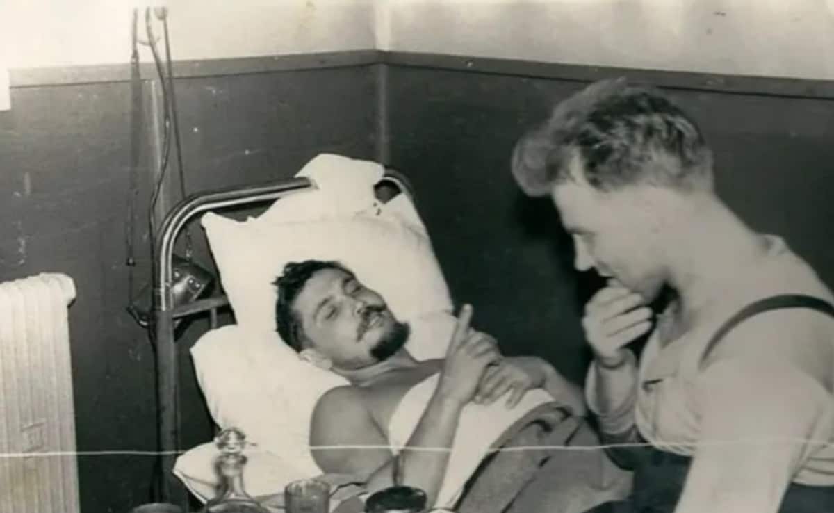 बर्फीली जगह अकेले फंसे डॉक्टर को पेट में उठा तेज दर्द, तो खुद कर डाली अपनी अपेंडिक्स की सर्जरी