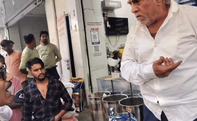 Viral VIdeo: 'मेरा कुछ नहीं बिगाड़ सकते, अगर हिम्मत है तो', अतिक्रमण हटाने पहुंची निगम टीम को पूर्व पार्षद की खुली चुनौती