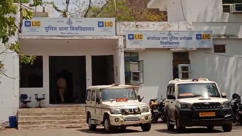 Gwalior के एक फ्लैट में मिली बंग्लादेशी युवती, ढाका से दलाल के जरिये आईं भारत... फिर ग्वालियर पहुंची, पूछताछ में जुटी पुलिस 