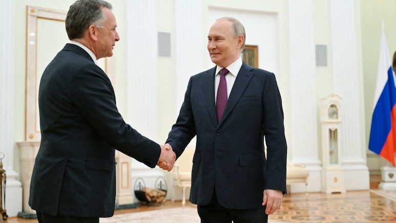 तो खत्‍म होने वाला है रूस-यूक्रेन युद्ध! पुतिन से मिलने के लिए ट्रंप भेज रहे हैं अपने सबसे खास दूत को