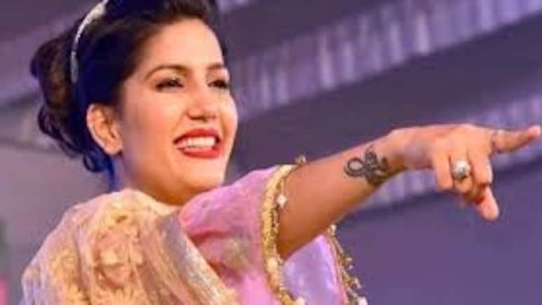 बुजुर्ग फैन ने सपना चौधरी से कही ऐसी बात, सुनकर रह गईं दंग, रोया और खून से लिखा खत, बोलीं- यकीन नहीं होता...