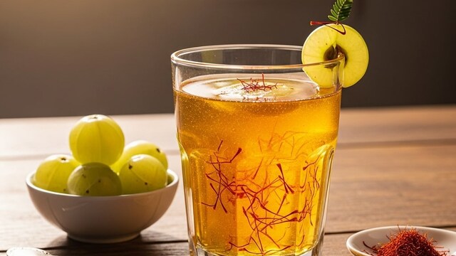 Saffron, when used as a warm drink, helps calm the mind