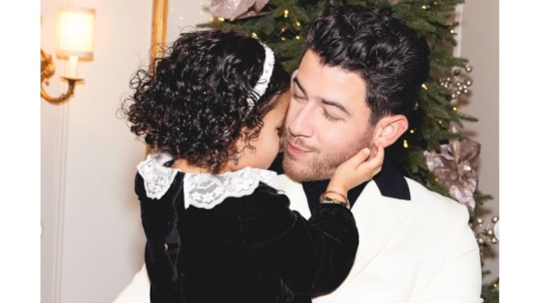 पापा निक जोनास पर प्यार लुटाती दिखी नन्ही मालती, मम्मी प्रियंका चोपड़ा ने यूं किया रिएक्ट...