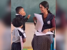 क्लास में जब टीचर ने मांगी कॉपी...तो बच्चे ने कर दी ऐसी मासूम हरकत, देख दीवाना हो गया सोशल मीडिया