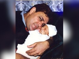 बेटा क्रिकेट की दुनिया का दिग्गज, पिता रहते हैं अकेले, खाने के लिए अजनबियों पर निर्भर, बोले- अब मरने के लिए...