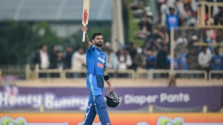 पहले वनडे में भारत 17 रन से जीता,  विराट का 52वां शतक, भारत सीरीज में 1-0 से आगे