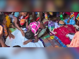 एक करोड़ के इनामी नक्सली हिड़मा का हुआ अंतिम संस्कार, पत्नी की लाल जोड़े में विदाई, शव से लिपटकर रोई सोनी सोरी