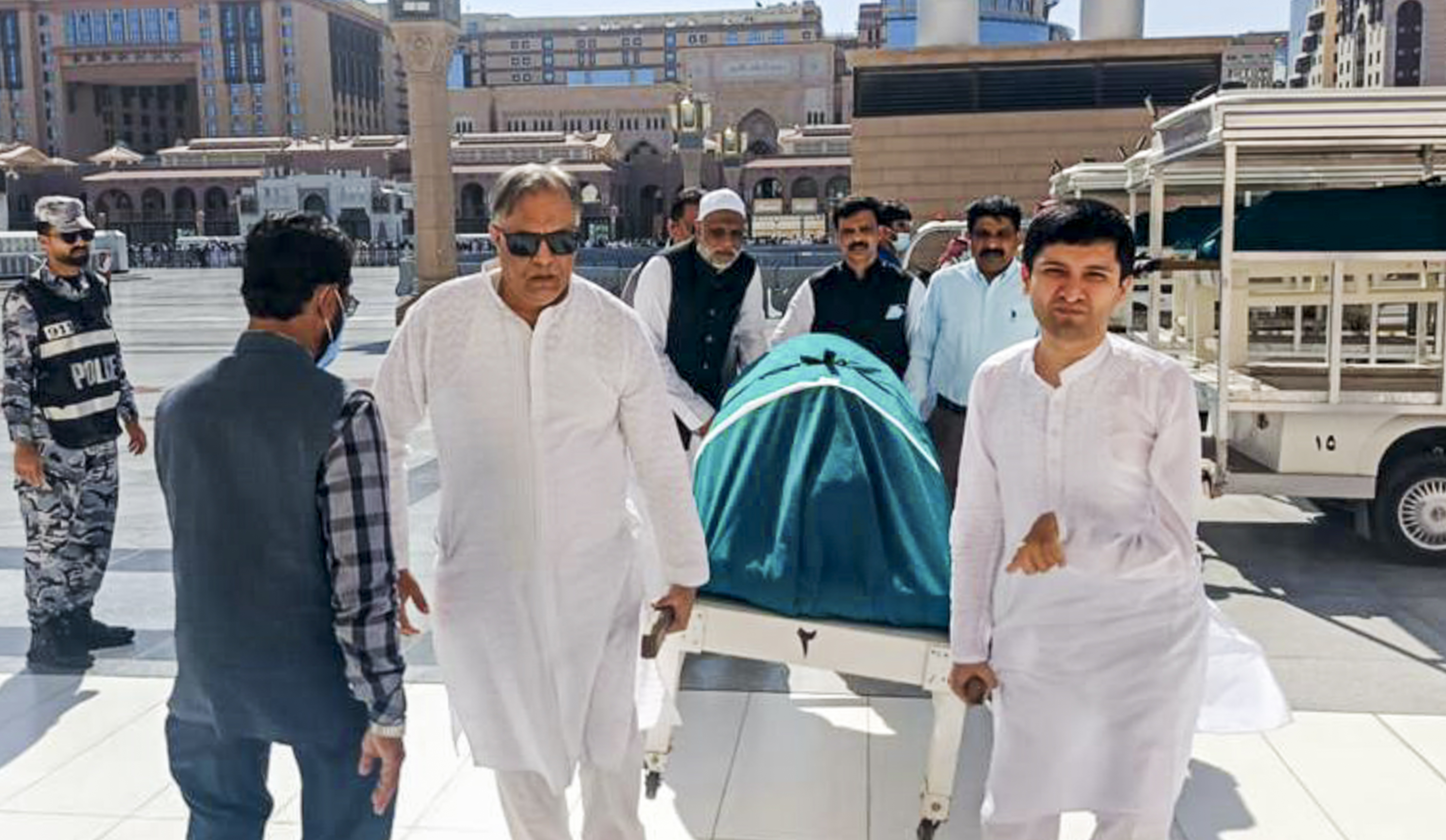 मदीना में पूरी परंपराओं के साथ दफनाए गए भारतीय, बस हादसे में गई थी 40 से ज्‍यादा तीर्थयात्रियों की जान 