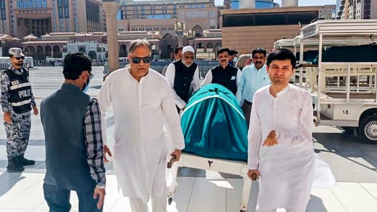 मदीना में पूरी परंपराओं के साथ दफनाए गए भारतीय, बस हादसे में गई थी 40 से ज्‍यादा तीर्थयात्रियों की जान 