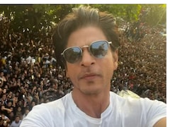 How Fans From Across The World Celebrated Shah Rukh Khan's 60th Birthday Outside Mannat In Mumbai