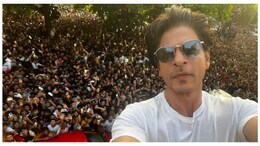 How Fans From Across The World Celebrated Shah Rukh Khan's 60th Birthday Outside Mannat In Mumbai