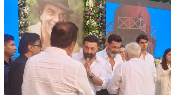 Dharmendra Prayer Meet: पापा धर्मेंद्र के प्रेयर मीट में बेहद इमोशनल दिखे सनी-बॉबी, साथ में पोते आर्यमान ने किया लोगों का स्वागत