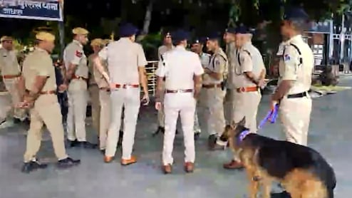 Delhi Car Blast: राजस्थान में रेलवे स्टेशन से लेकर बस स्टैंड, मॉल और बाजार में चेकिंग शुरू, वाहन की गहन जांच