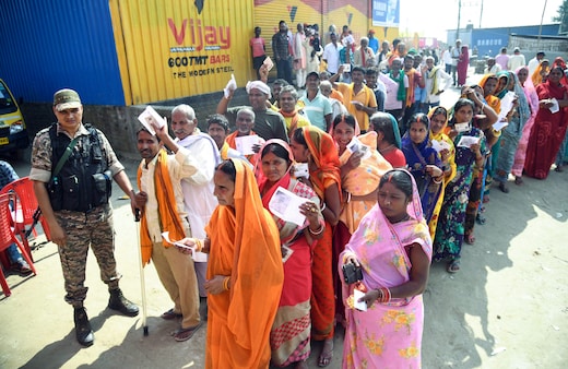 Bihar Election LIVE: बिहार चुनाव के दूसरे फेज के लिए 122 सीटों पर वोटिंग शुरू, सुरक्षा के कड़े इंतजाम