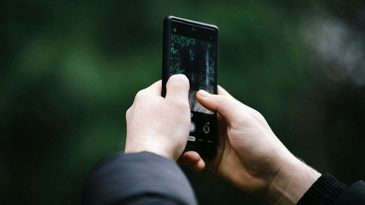 कौन कर रहा है आपके फोन को कंट्रोल, ऐसे जानें