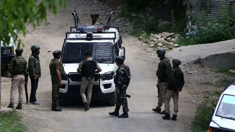 CIK ने डॉक्टर और पत्नी को हिरासत में लिया, सोशल मीडिया पर आतंकवादी प्रचार का आरोप