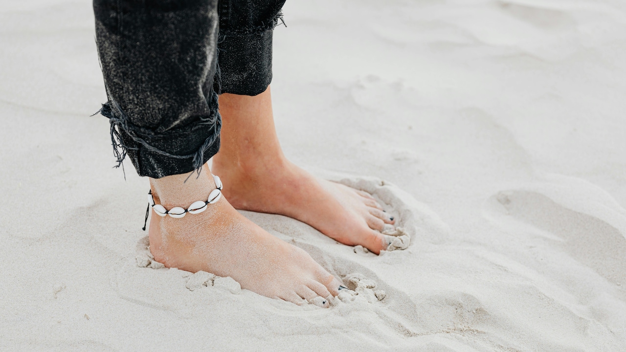 Anklets and Sneakers: The Ultimate Guide to Layering Them Like a Pro Anklets and Sneakers: The Ultimate Guide to Layering Them Like a Pro
