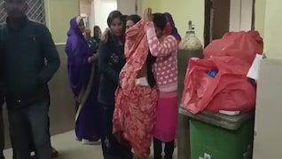 Nasbandi Camp: नसबंदी शिविर में अस्पताल प्रबंधन की बड़ी लापरवाही; यहां महिलाओं की जान से खिलवाड़!