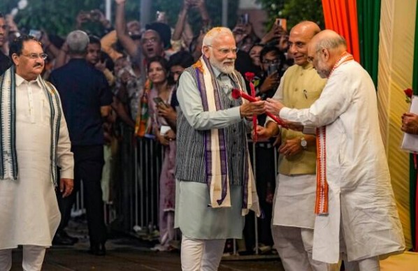 गजब है BJP का कॉन्फ्लिक्ट मैनेजमेंट! कई राज्यों में है सरकार फिर भी नहीं होती कर्नाटक कांग्रेस जैसी हालत