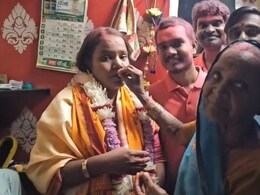 Success Story : आईच्या घामाचं सोनं! सफाई कामगार मातेची कन्या झाली MPSC अधिकारी, संघर्ष वाचून डोळे पाणावतील!