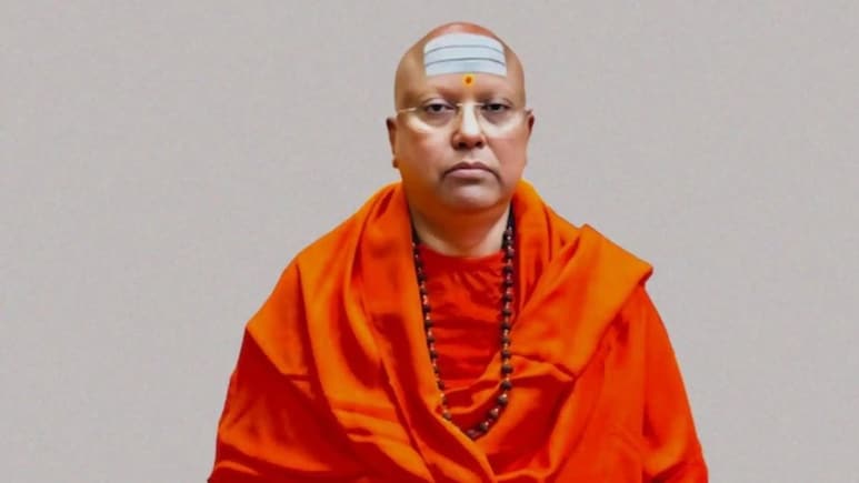 दिल्ली में 17 छात्राओं के यौन शोषण का आरोपी चैतन्यानंद के खिलाफ दिल्ली पुलिस ने दाखिल की चार्जशीट