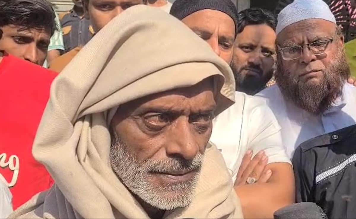 मोहसिन के पिता रफीक ने बताया कि वो अभी 15 दिन पहले ही दिल्ली जाकर अपने बेटे और उसके बच्चों से मिलकर आए थे.