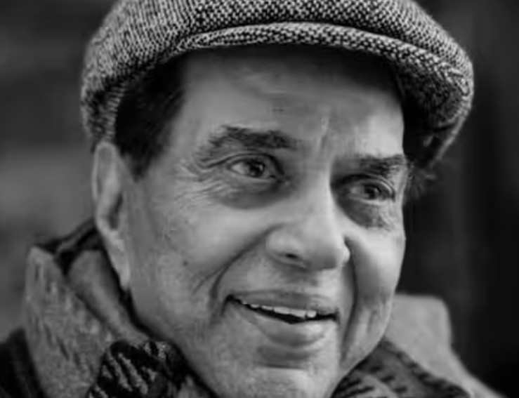 धर्मेंद्र के पार्थिव शरीर को श्मशान ले जाने से पहले घर के बाहर जलाया गया था एक दीपक, क्या होता है इसका मतलब?