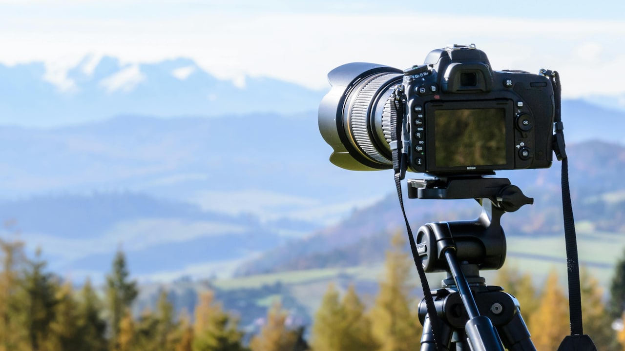 Save Big on Nikon And Canon Cameras On Amazon Black Friday Early Deals