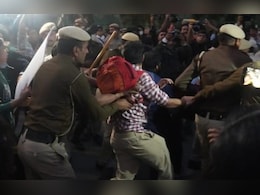 इंडिया गेट प्रदर्शन मामला: कोर्ट ने सभी 6 आरोपियों को पुलिस ने 3 दिनों के लिए रिमांड पर भेजा