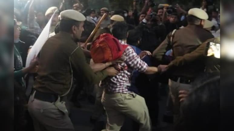 इंडिया गेट प्रदर्शन मामला: कोर्ट ने सभी 6 आरोपियों को पुलिस ने 3 दिनों के लिए रिमांड पर भेजा