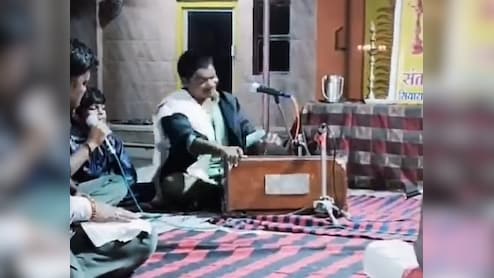 बागेश्वर धाम में गाई एक गजल ने बदल दी महेश्वर के अमित की जिंदगी, कनाडा और टी सीरीज से मिले ऑफर