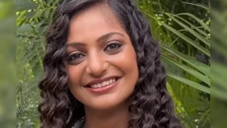 मोनालिसा की तेलुगू फिल्म को लेकर आया बड़ा अपडेट, जानें कब होगी रिलीज?