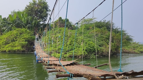 सरकार का वादा फेल... पर लोगों ने नहीं मानी हार, बड़वानी में ग्रामीणों ने बना दिया 80-90 फीट लंबा झूला पुल