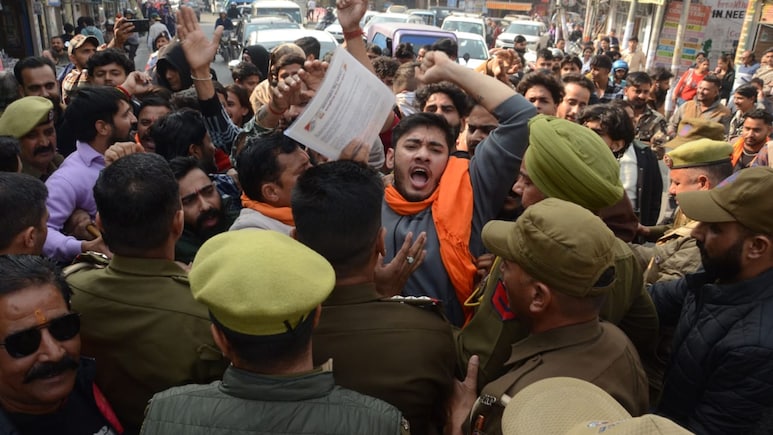 वैष्णो देवी मेडिकल कॉलेज में प्रवेश विवाद: 60 सामाजिक, धार्मिक और राजनीतिक संगठनों का विरोध प्रदर्शन