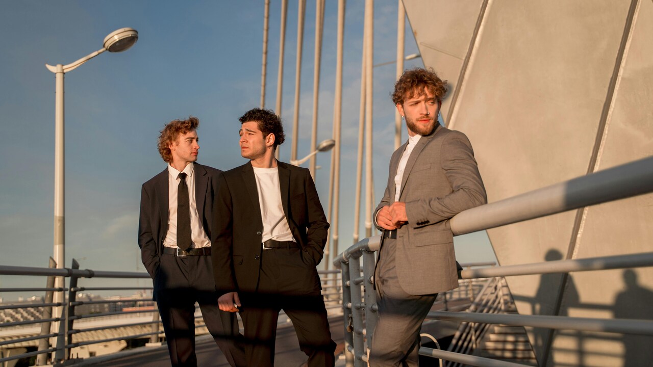 Top Wrinkle-Free Suits and Blazers for Professionals Who Commute Daily.