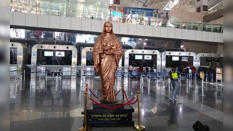 इंदौर एयरपोर्ट पर स्टार एयर-इंडिगो की उड़ानें रद्द, जानें अचानक क्या दिक्कत आई? इंदौर एयरपोर्ट पर स्टार एयर-इंडिगो की उड़ानें रद्द, जानें अचानक क्या दिक्कत आई?