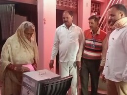 अंता उपचुनाव 2025 में सबसे पहले  बुजुर्गों ने डाला वोट, मतदान पेटी के साथ हर दरवाजे पहुंचे अधिकारी