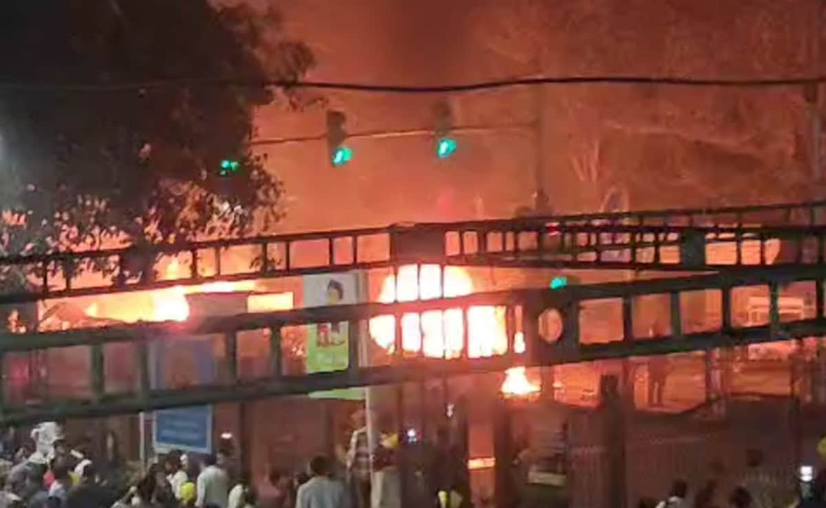 "Body Torn Into Pieces, Hand Lying On Road": Delhi Blast Eyewitness To NDTV