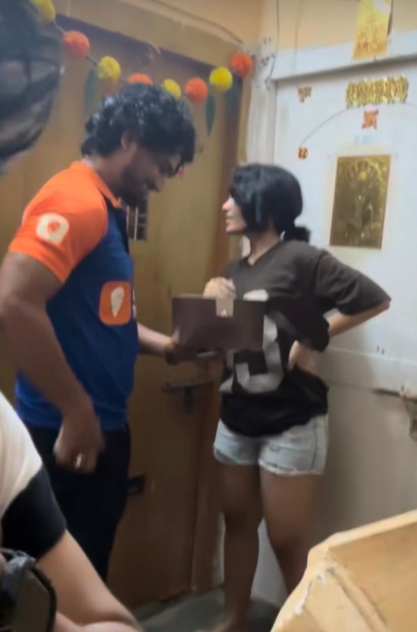 Man Trades T-Shirt With Instamart Delivery Agent To Surprise Girlfriend