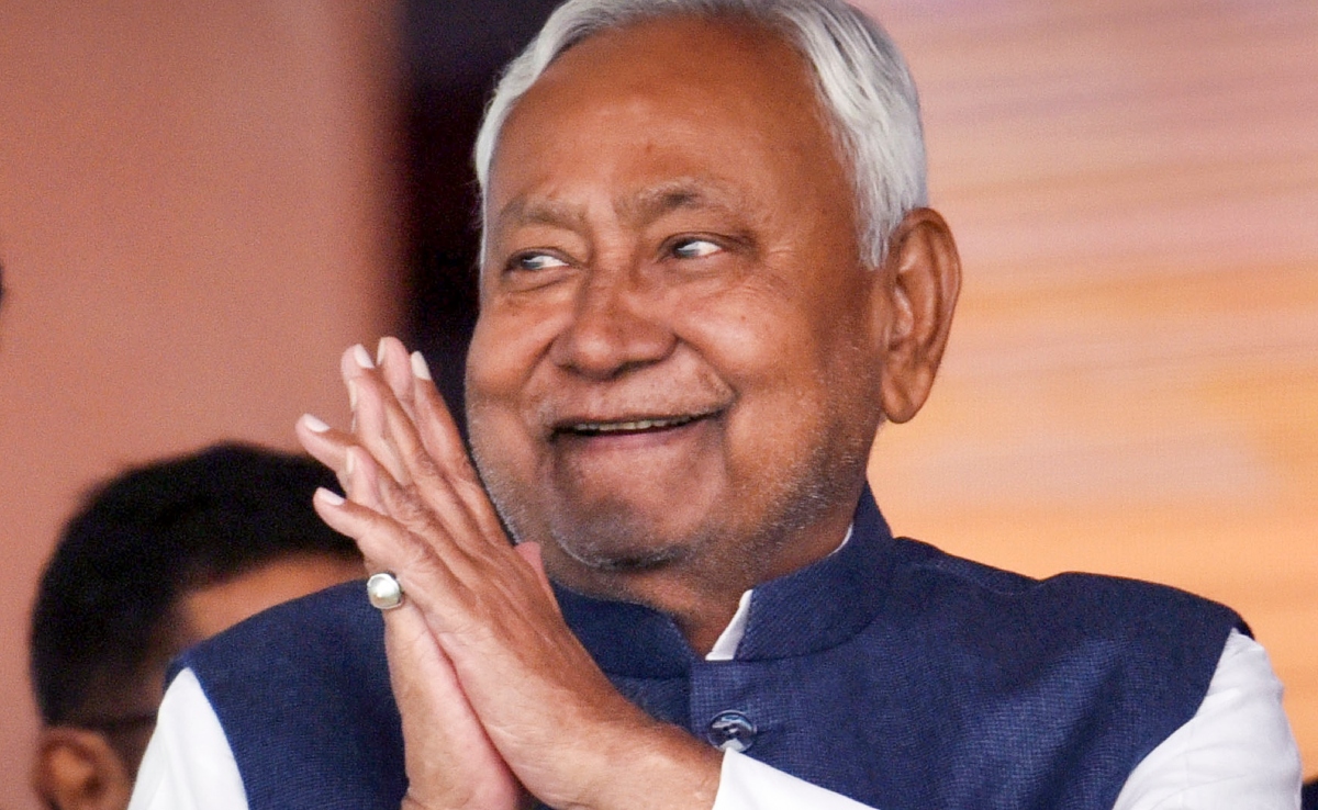 नीतीश निभाएंगे वादा! 10 लाख महिलाओं को देंगे 10-10 हजार की पहली किस्त, जानें- कब कैसे मिलेंगे पैसे