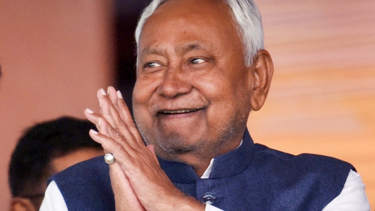 नीतीश निभाएंगे वादा! 10 लाख महिलाओं को देंगे 10-10 हजार की पहली किस्त, जानें- कब कैसे मिलेंगे पैसे